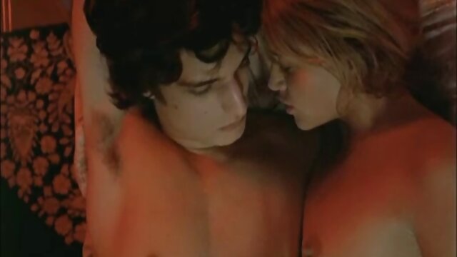 Doskonałe :  Słodkie dziewczyny Lilly i Maddy mają lesbijski romans w domu darmowy sex z mamuskami Seksowne filmy porno 